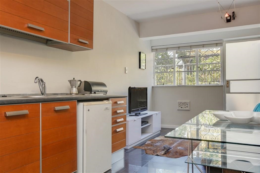 To Let 1 Bedroom Property for Rent in Vredehoek Western Cape